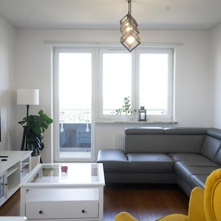 Urban Chic By Bookinghost